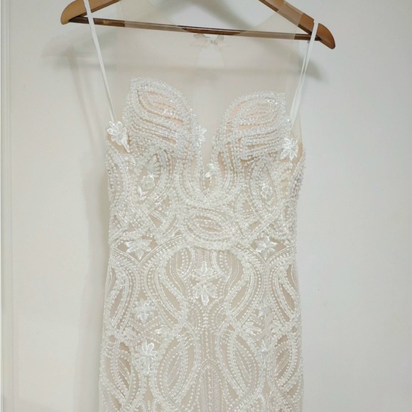 Wedding dress - Picture 4 of 8